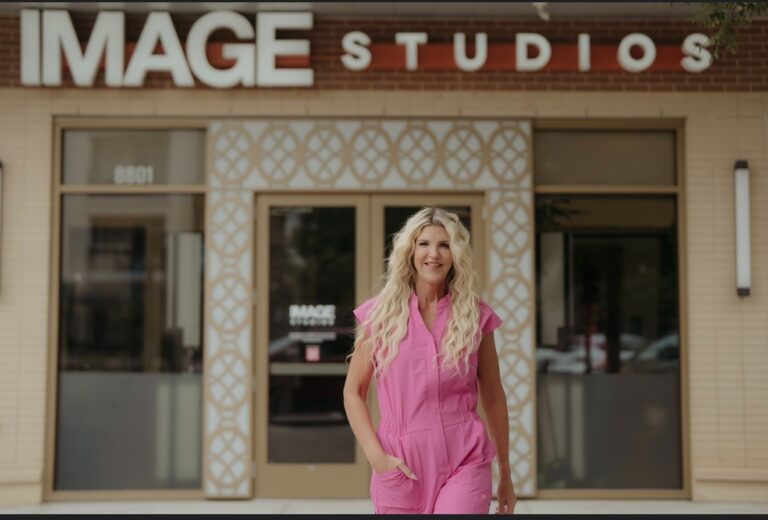 Kelli Rausch, APRN, FNP-BC ÉLEVÉ Regenerative Aesthetics & Wellbeing — Lenexa, KS
