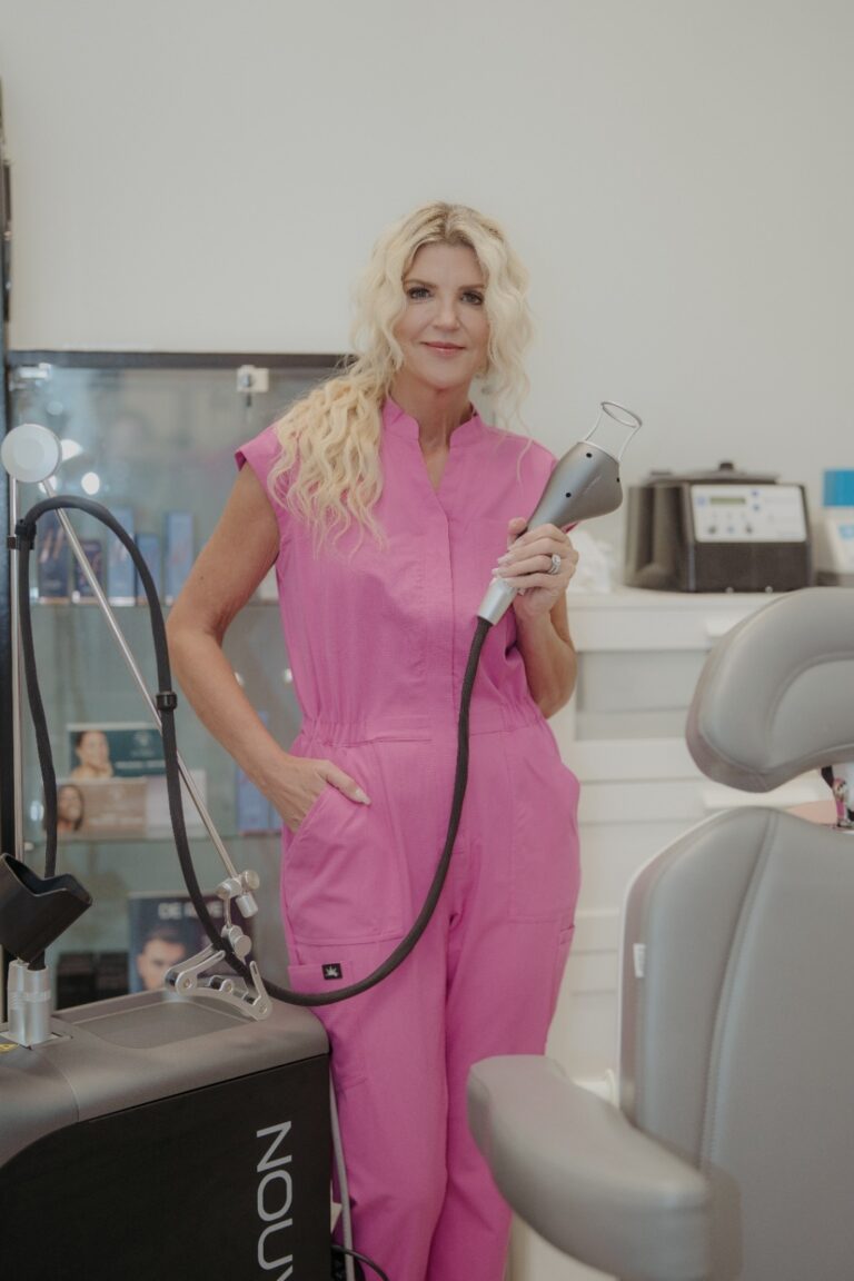 Kelli Rausch, APRN, FNP-BC ÉLEVÉ Regenerative Aesthetics & Wellbeing — Lenexa, KS